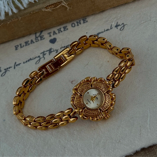 Nudiva's retro Camellia dameshorloge