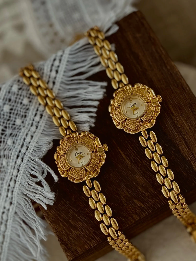 Nudiva's retro Camellia dameshorloge